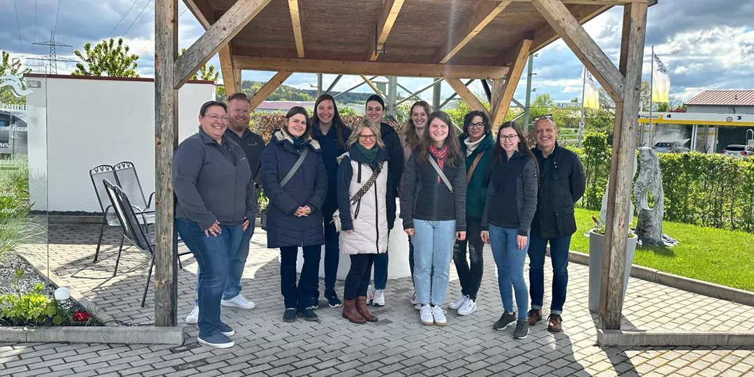 Besuch der Tierarztpraxis Baba & Gepp bei der Cremare Tierbestattung 