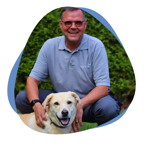 Cremare Tierbestattung Mitarbeiter Standort in Willich mit Hund